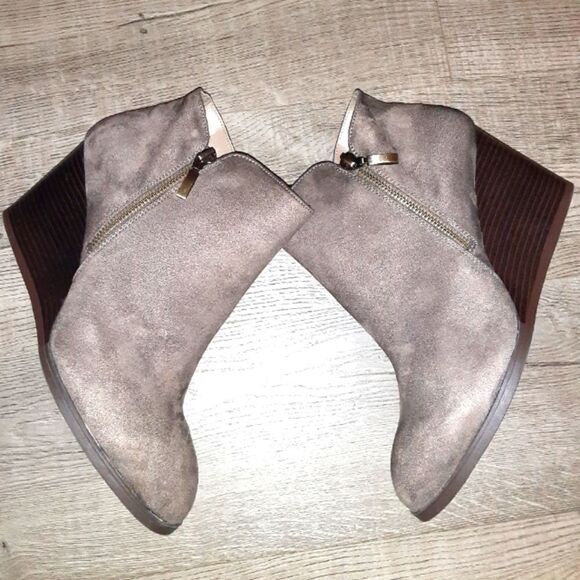 BRAND new Brown wedge booties sz.10 - Picture 5 of 8